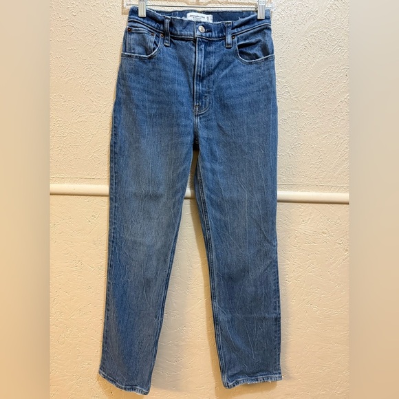 Abercrombie & Fitch 90s Straight Ultra High Rise size 25 Short 28.5” inseam - Picture 1 of 10